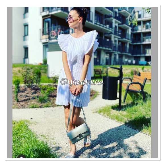 Zara pleated dress bloggers favorite - Picture 9 of 13